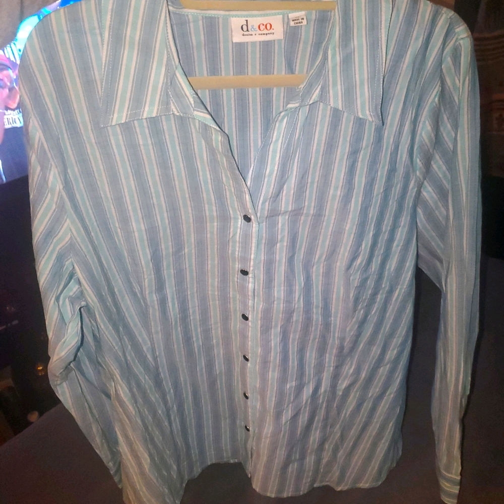 NWOT Denim Co blue button up with stripes
